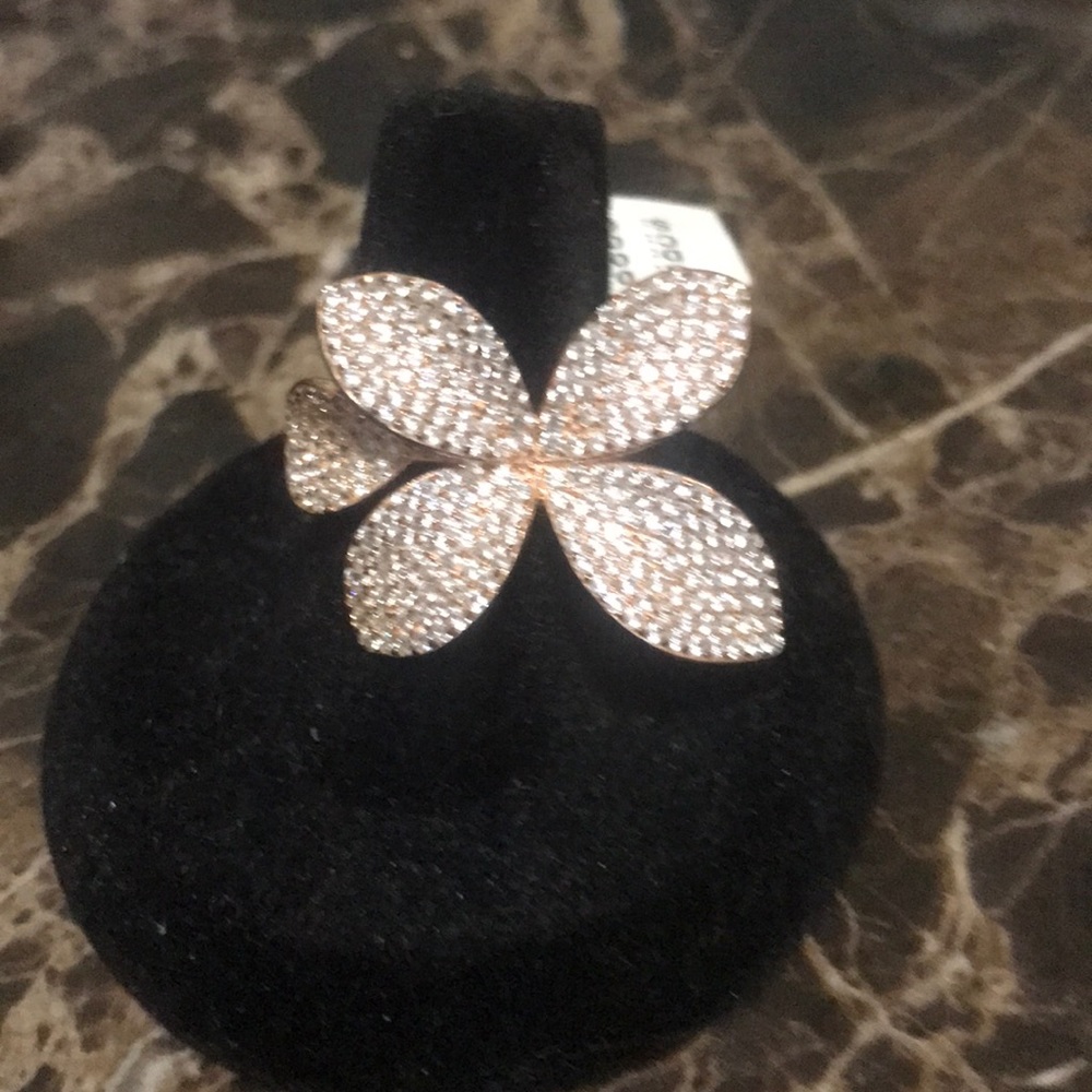 Beautiful flower ring